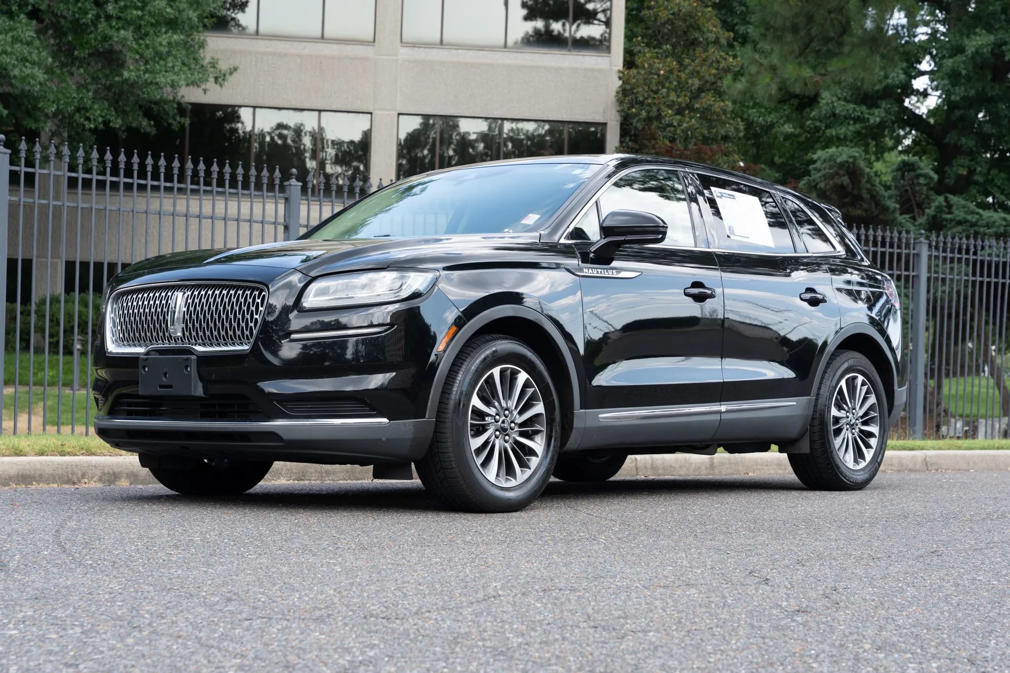 Used 2021 Lincoln Nautilus Reserve FWD image 1
