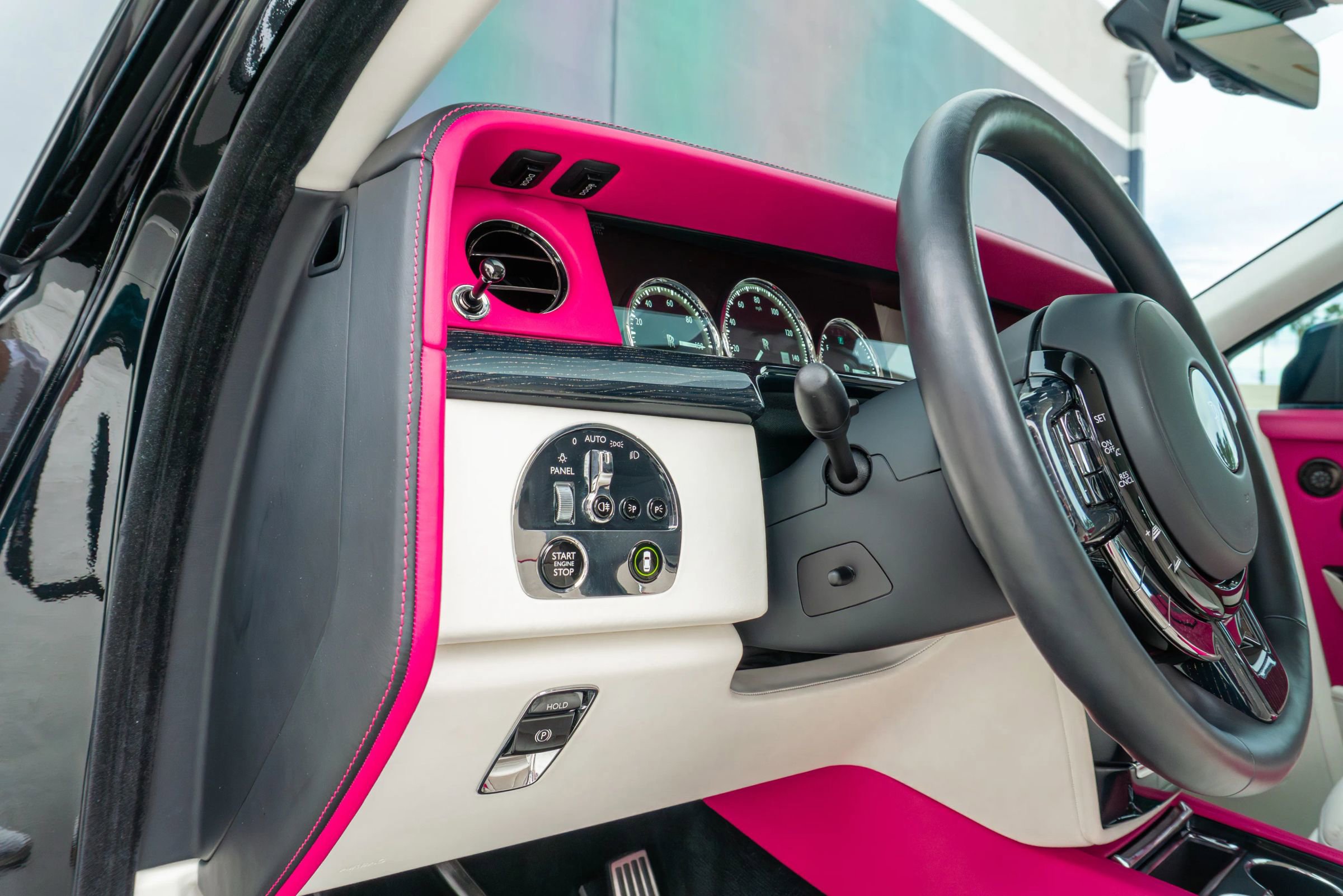 Used 2023 Rolls-Royce Phantom Sedan image 79