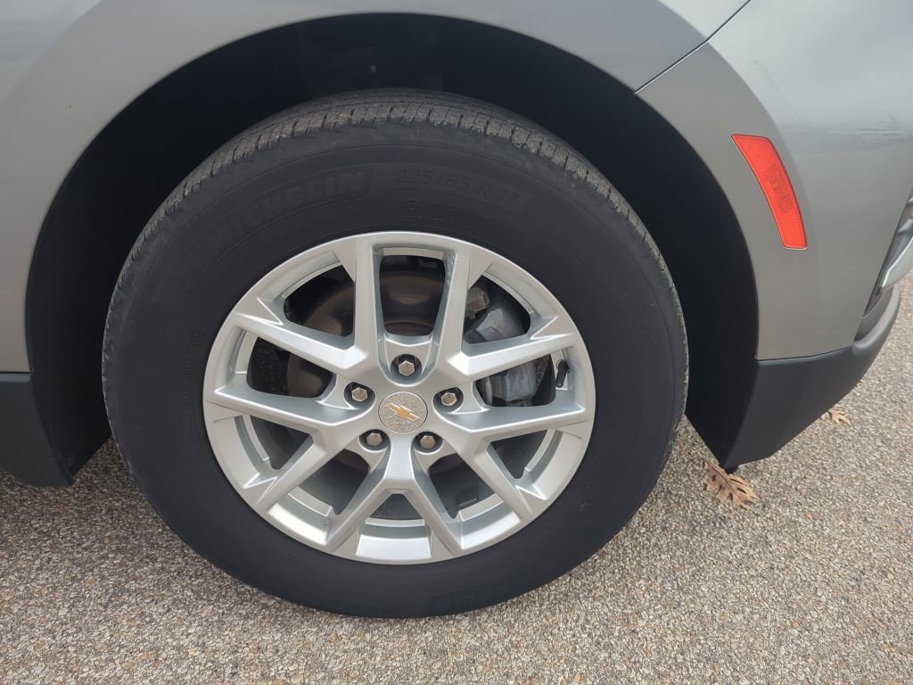Used 2023 Chevrolet Equinox LS image 10