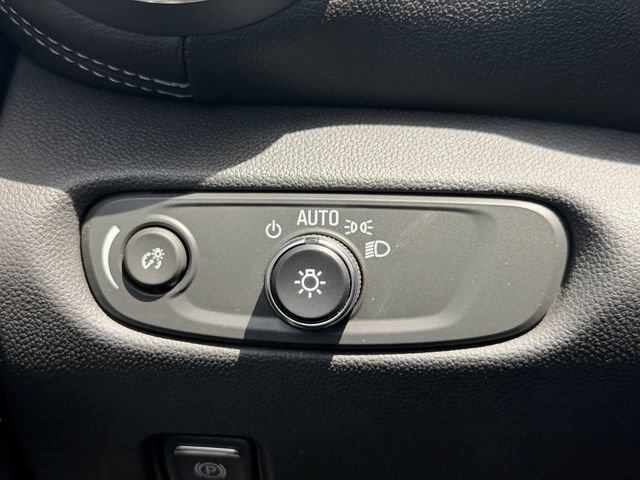Used 2023 Chevrolet Blazer LT FWD image 26