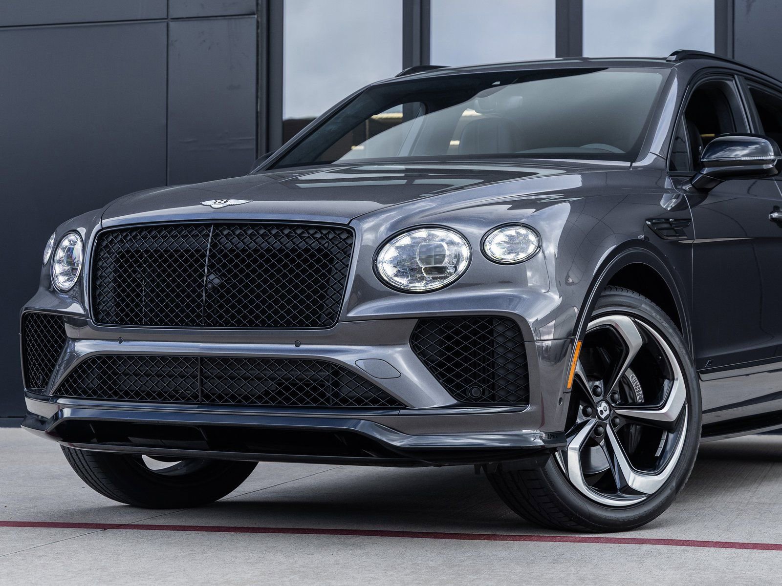 Used 2022 Bentley Bentayga image 3