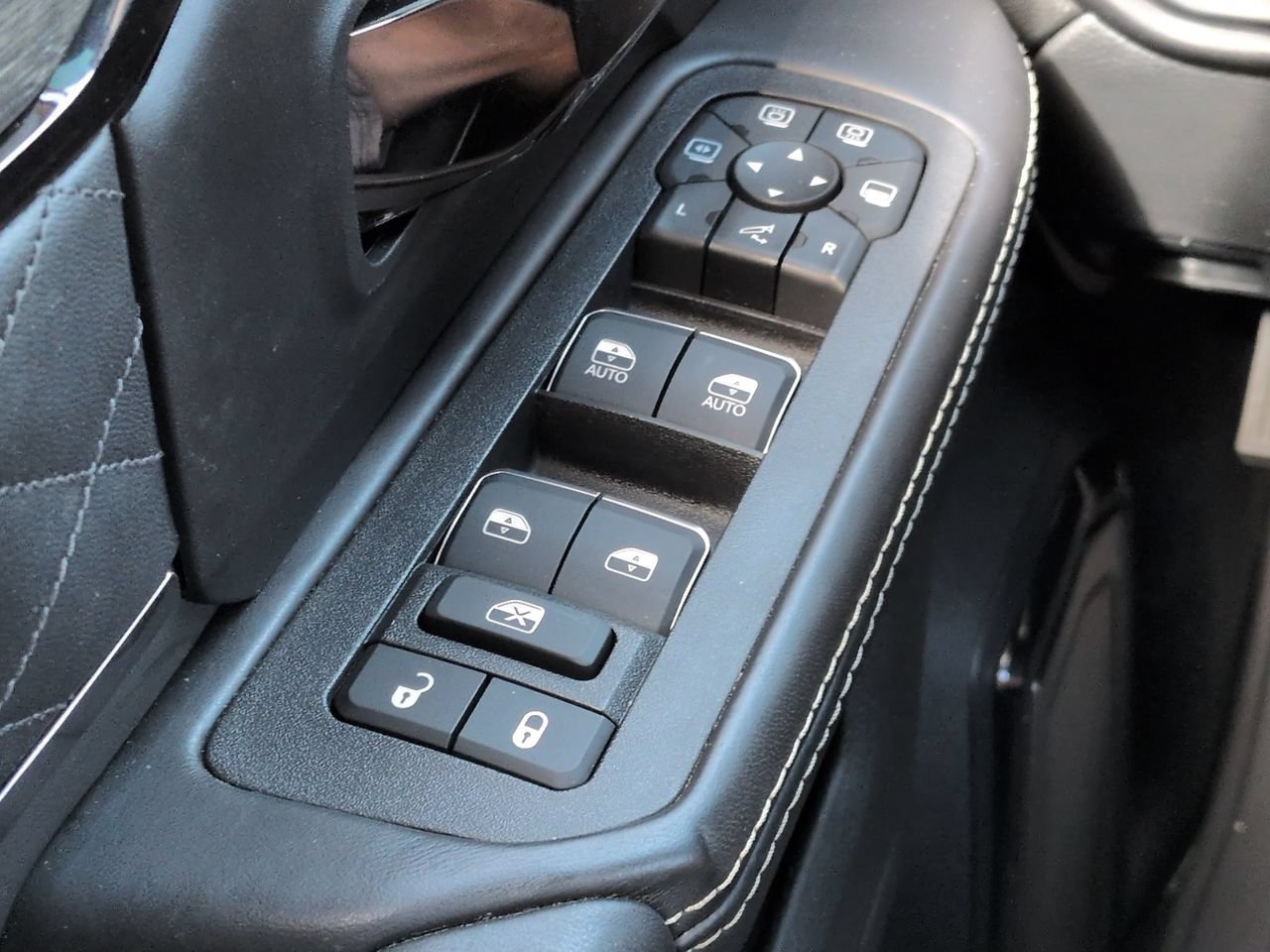 Used 2025 RAM 3500 Limited AWD/4WD image 26