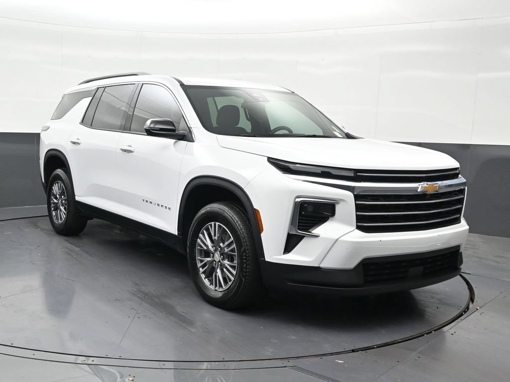 Used 2025 Chevrolet Traverse LT FWD image 8