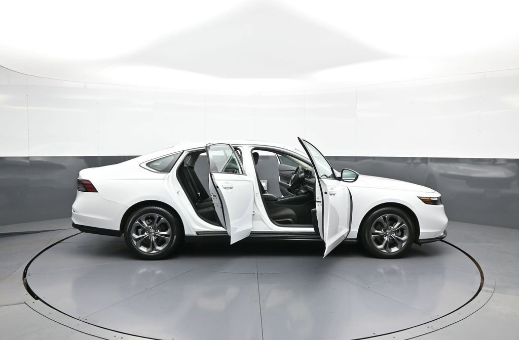Certified 2023 Honda Accord EX image 42