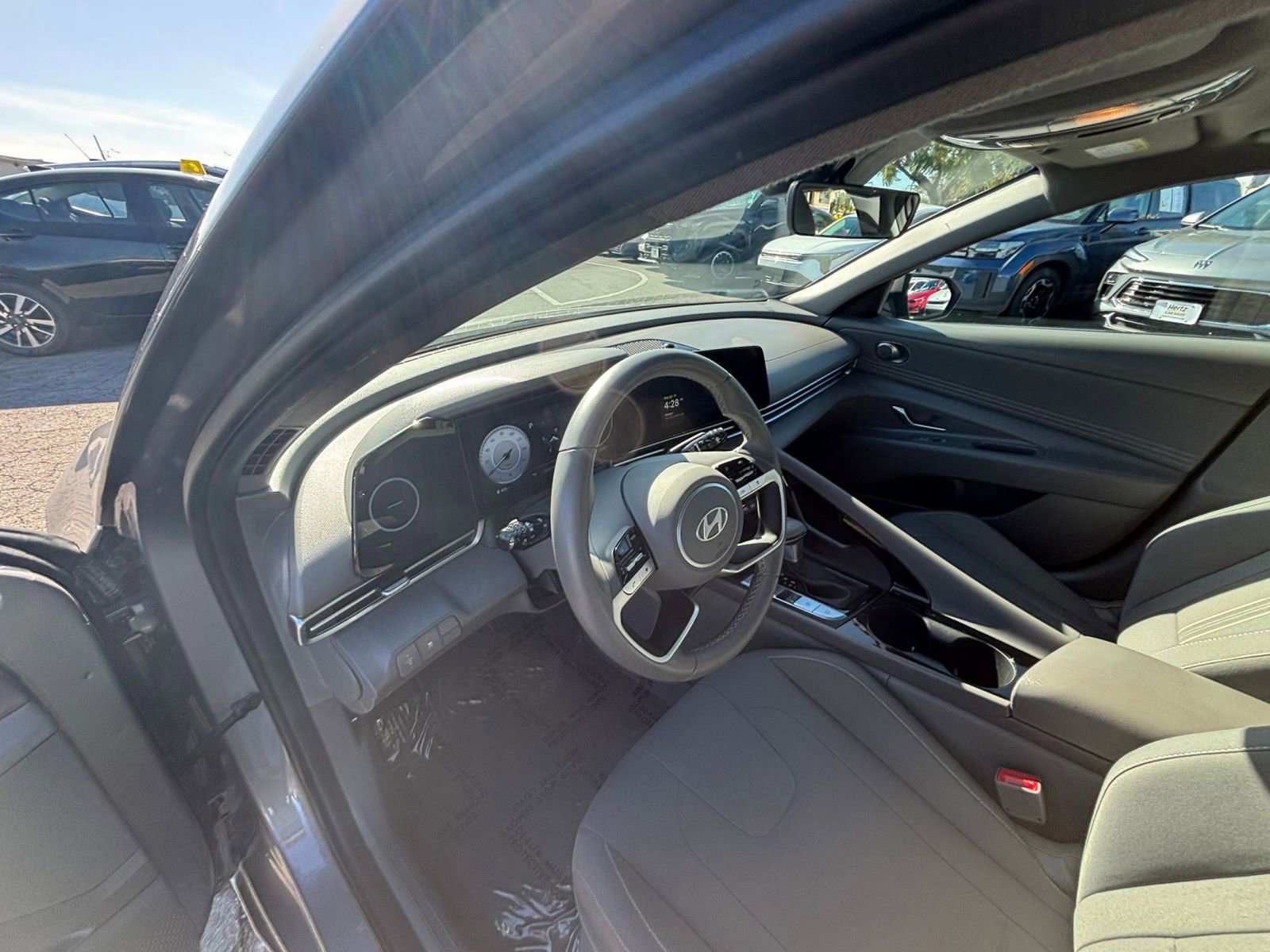 Used 2025 Hyundai Elantra SEL image 37