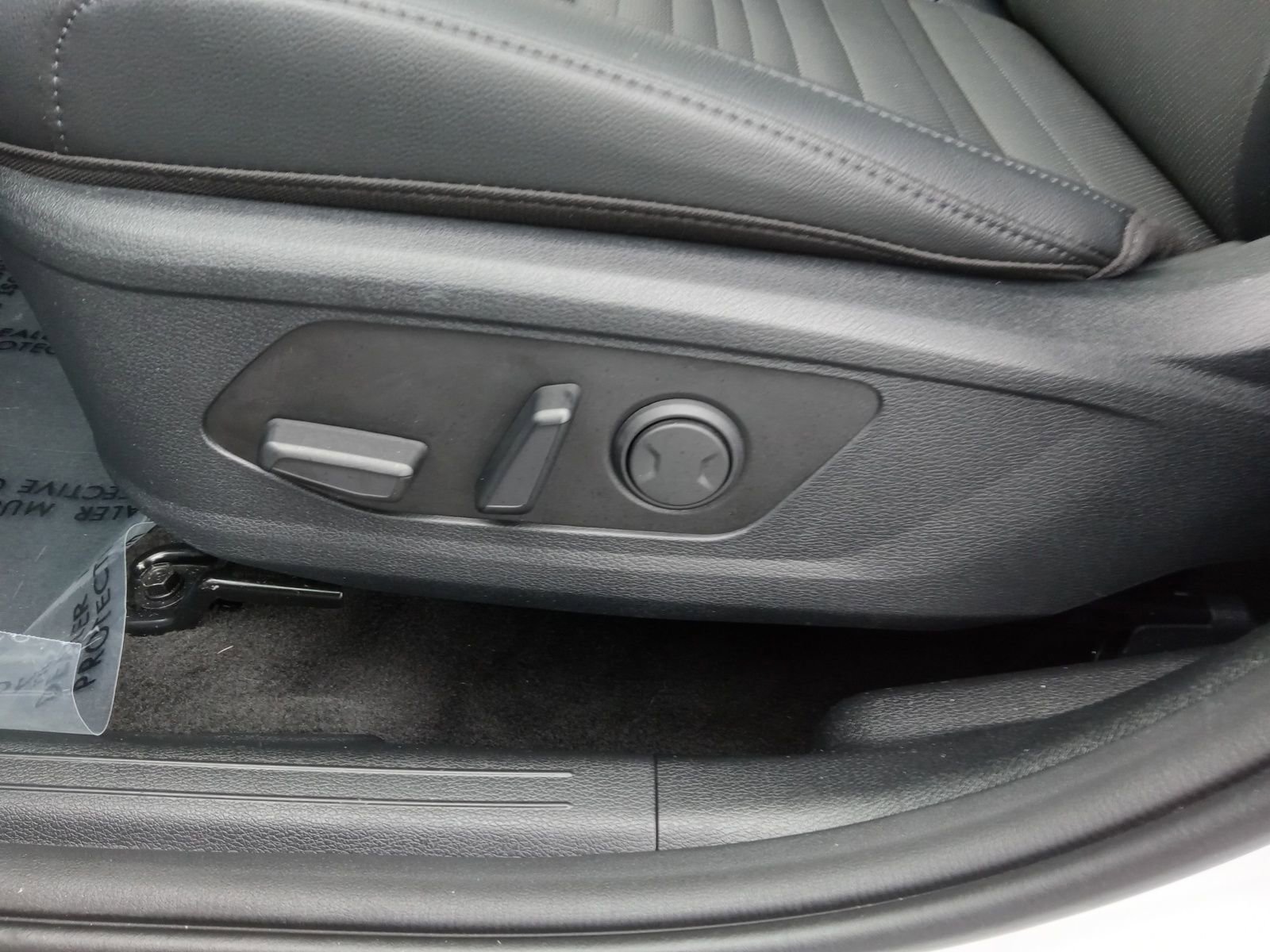 Used 2025 Kia Sportage SX image 12