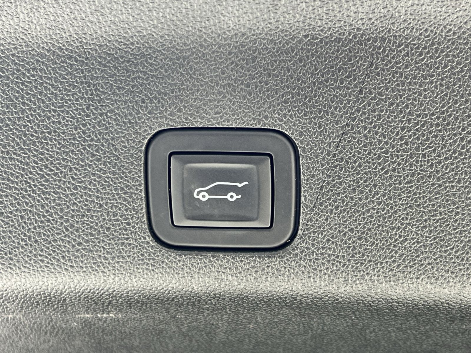 Used 2025 GMC Yukon XL Denali AWD/4WD image 33