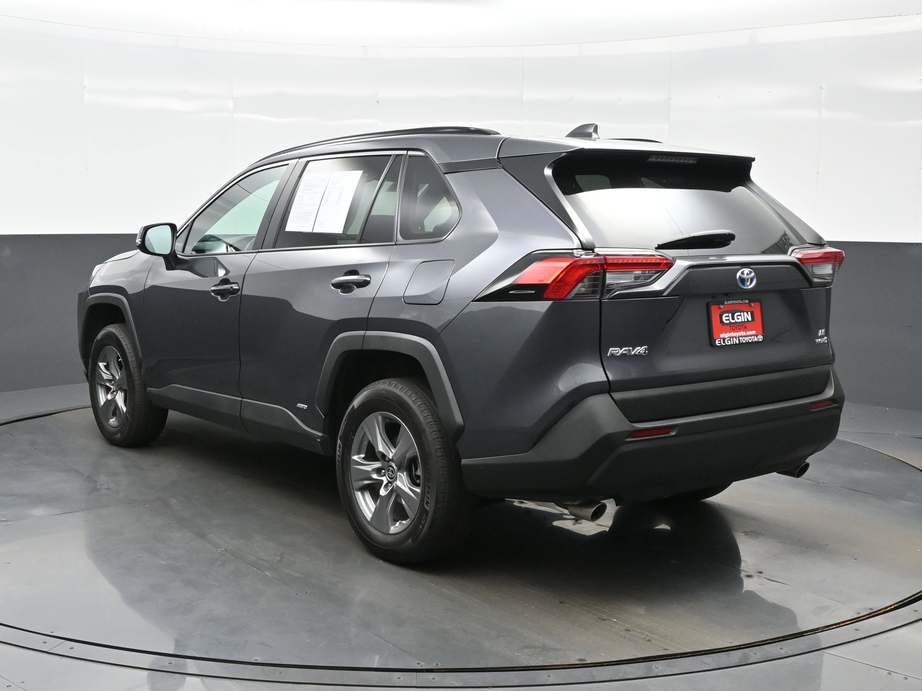 Used 2024 Toyota RAV4 LE AWD/4WD image 4