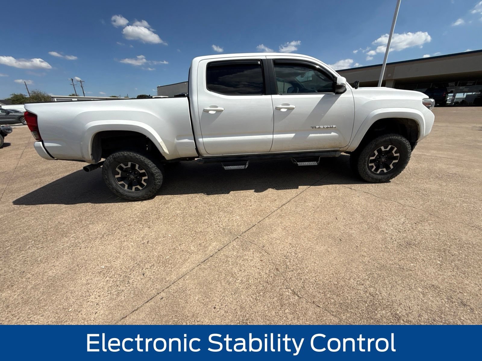 Used 2016 Toyota Tacoma TRD Sport w/ Towing Package RWD image 9