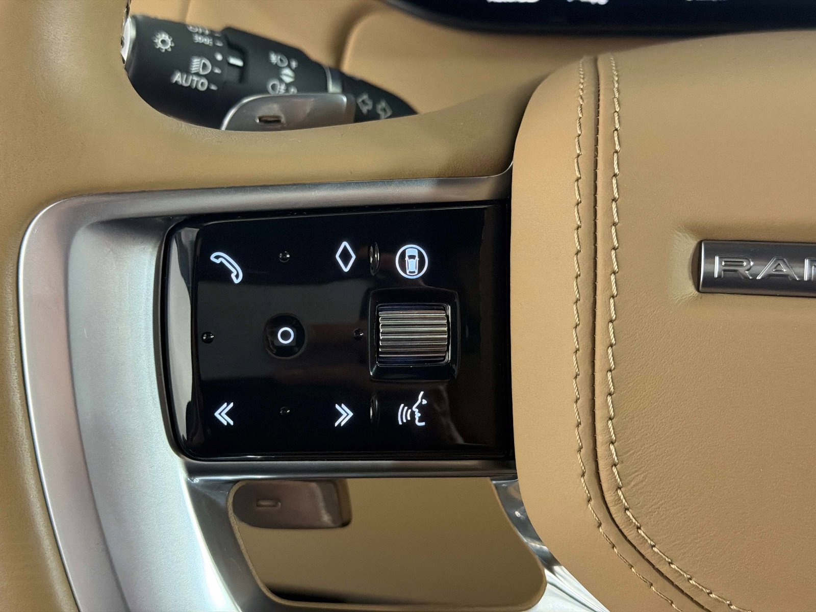 Used 2025 Land Rover Range Rover Long Wheelbase SE image 44