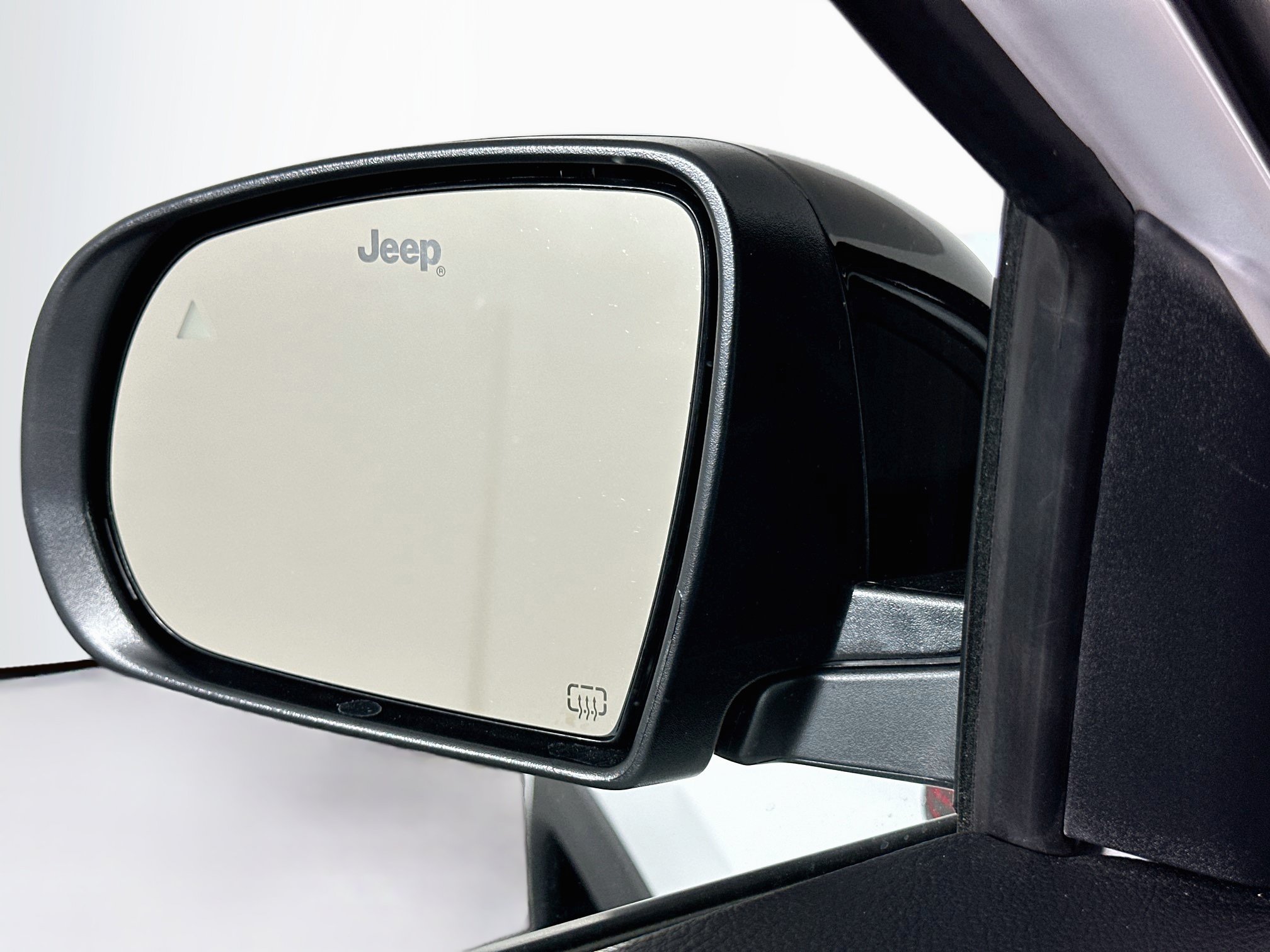 Used 2025 Jeep Compass Trailhawk AWD/4WD image 16