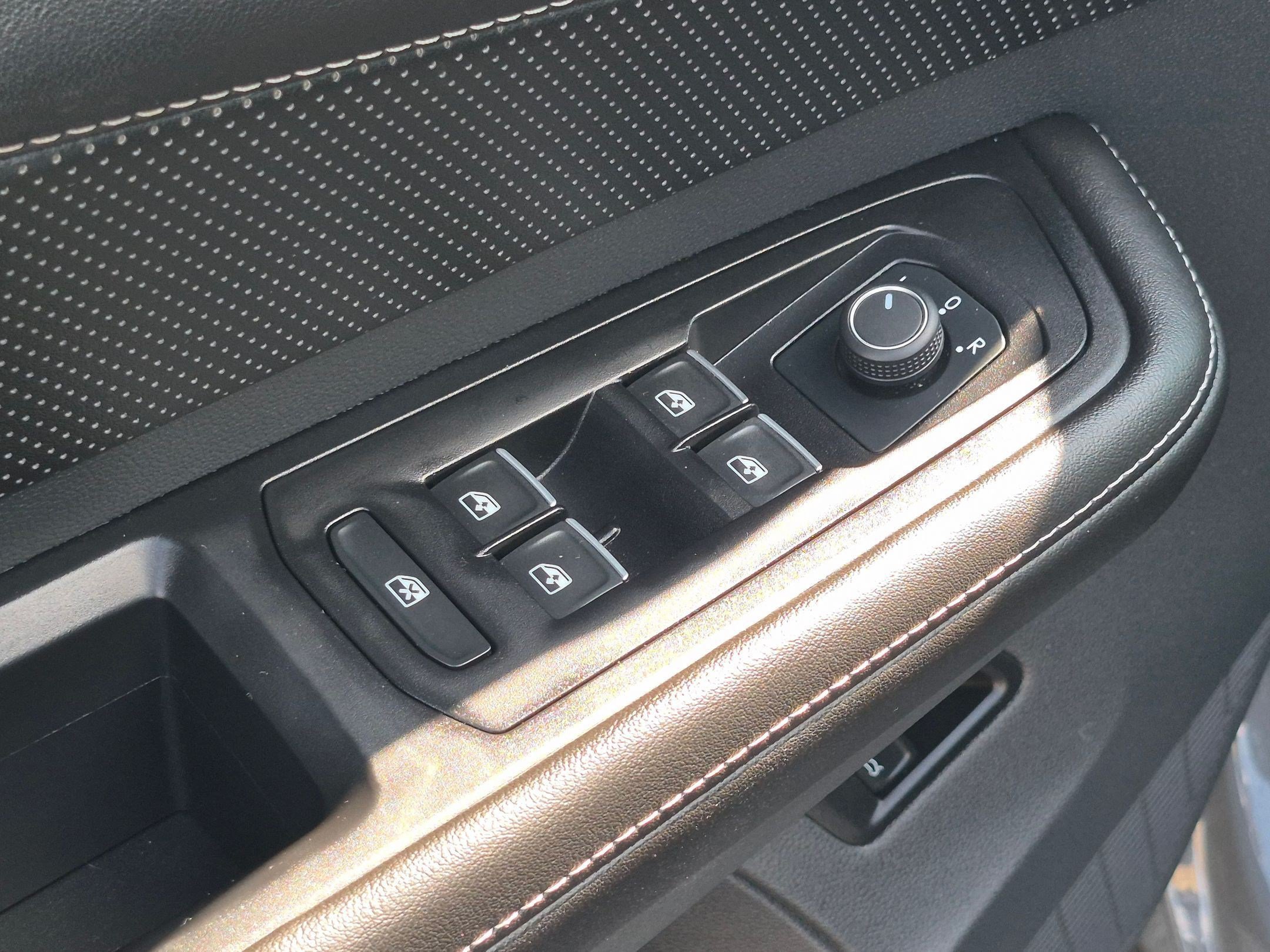 Used 2024 Volkswagen Atlas Cross Sport SE FWD image 14