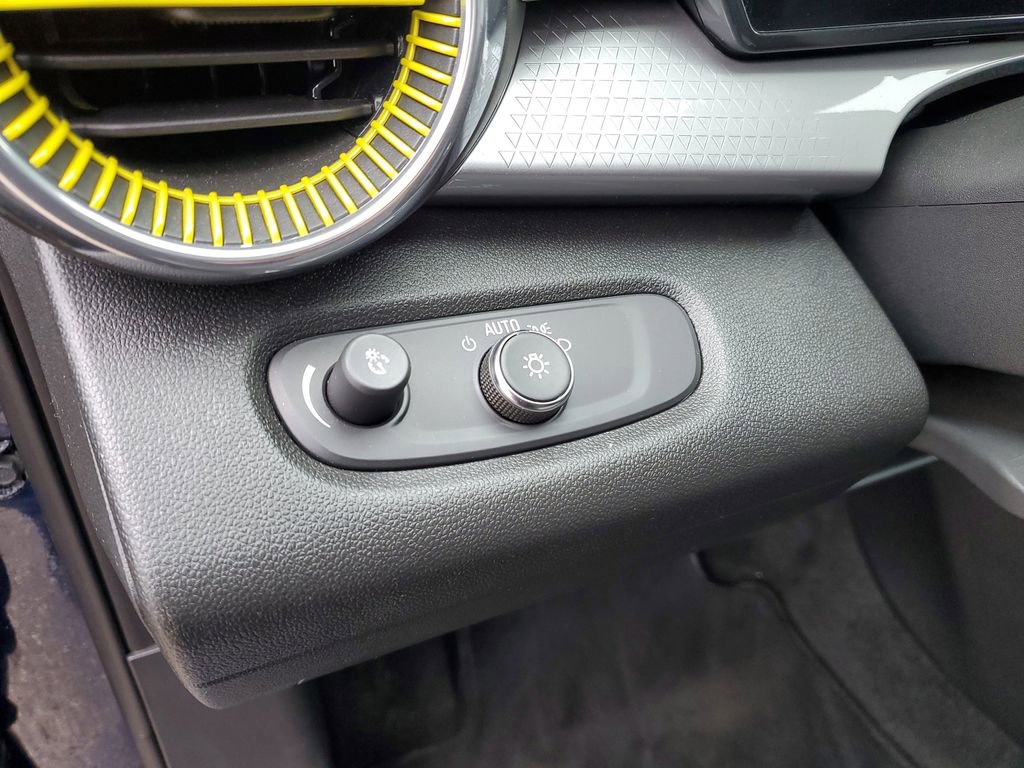 Certified 2024 Chevrolet Trax LT w/ Driver Confidence Package image 8