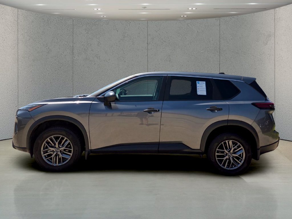Used 2026 Nissan Rogue S FWD image 2