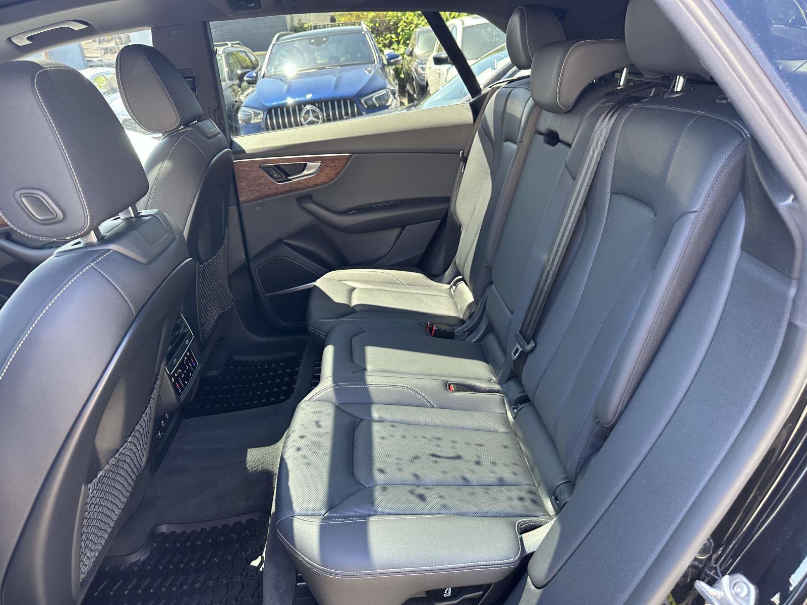 Used 2019 Audi Q8 Premium Plus w/ Premium Plus AWD/4WD image 18