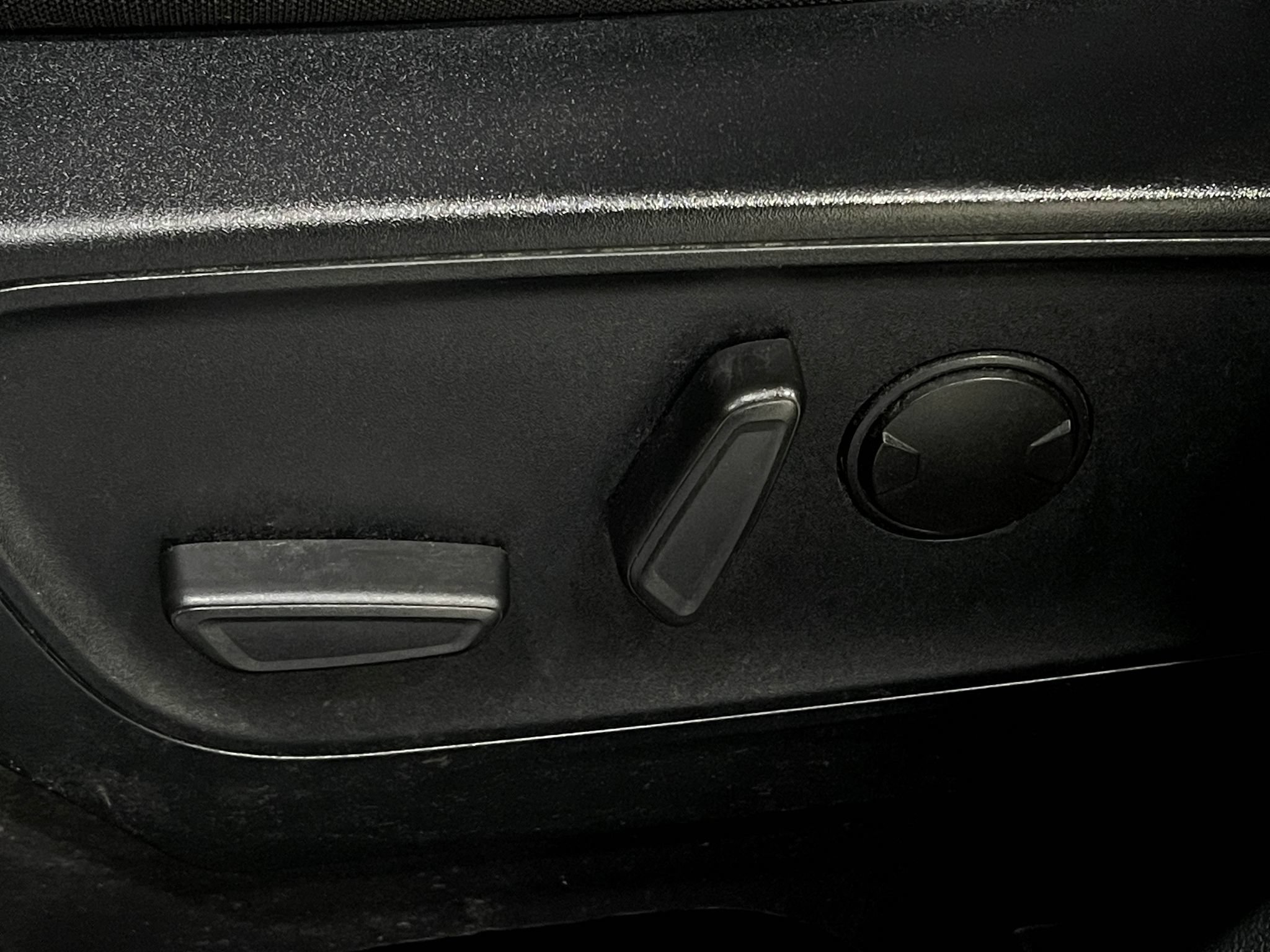 Used 2020 Ford Escape SEL FWD image 15
