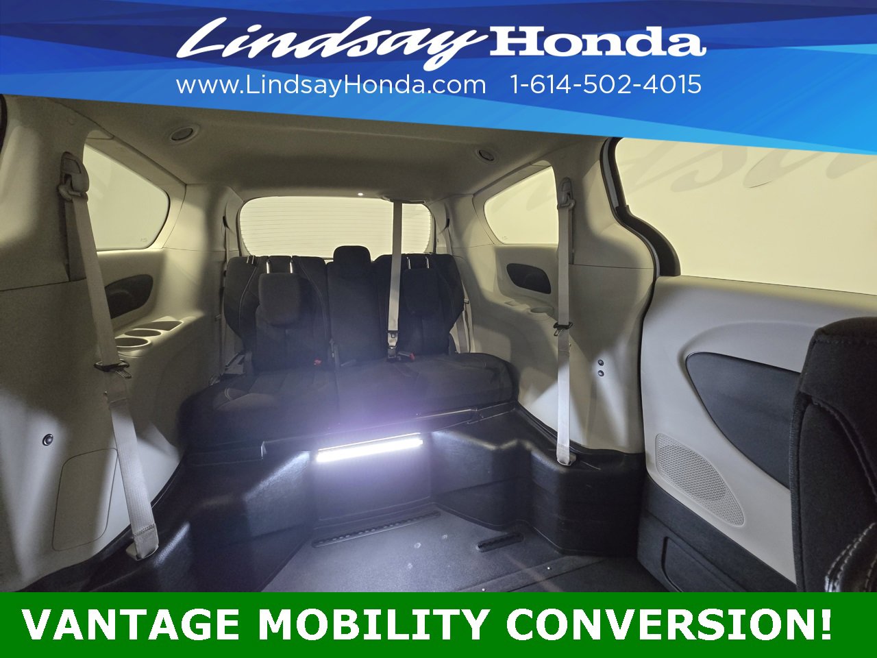 Used 2022 Chrysler Voyager LX image 7
