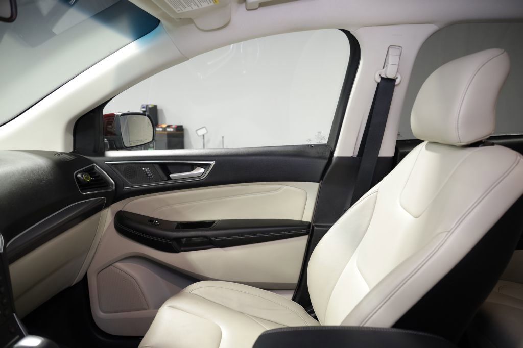 Used 2017 Ford Edge Titanium w/ Technology Package image 16