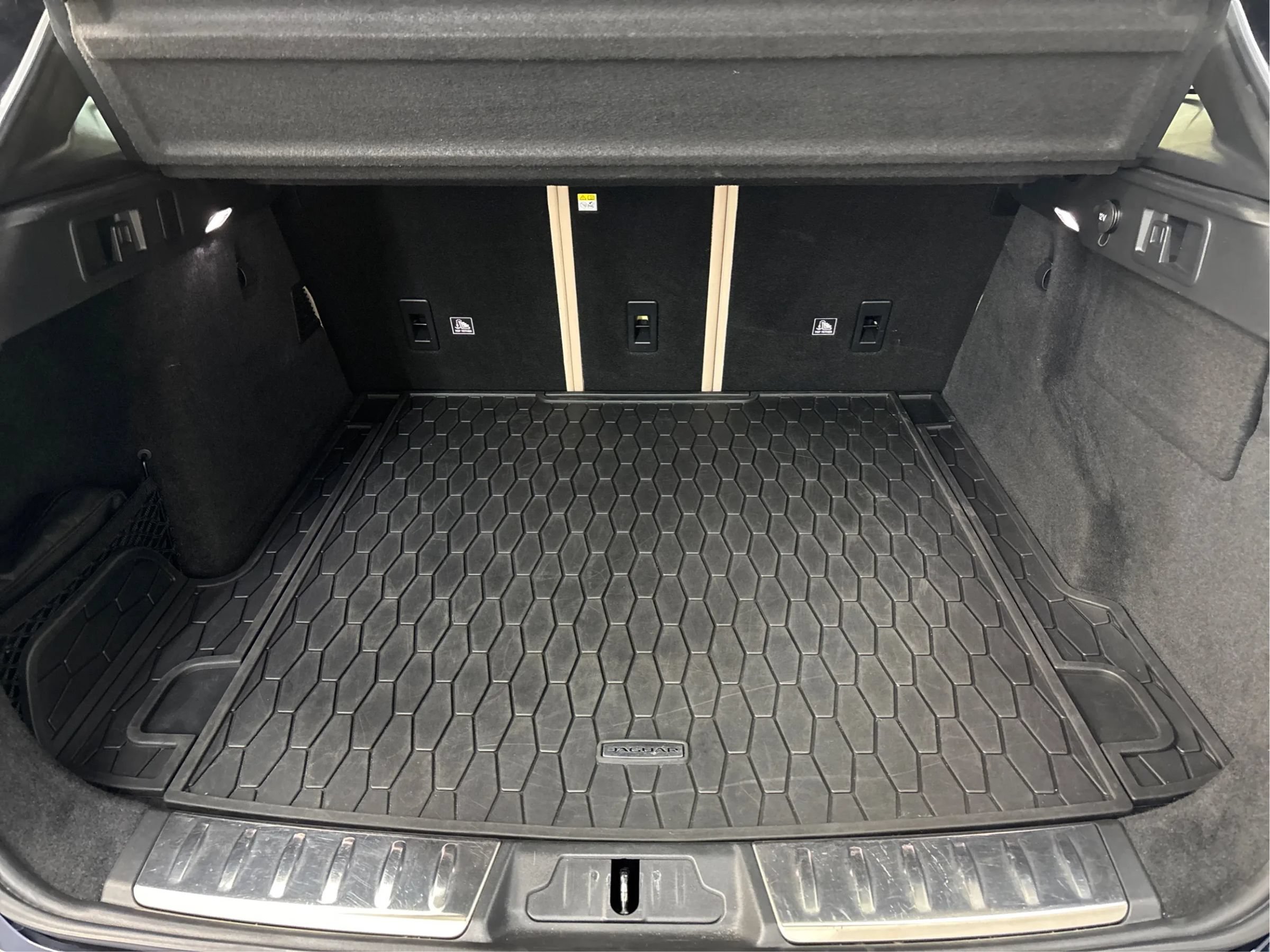 Used 2020 Jaguar F-PACE Premium AWD/4WD image 16