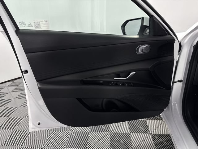 Used 2025 Hyundai Elantra Hybrid FWD image 38
