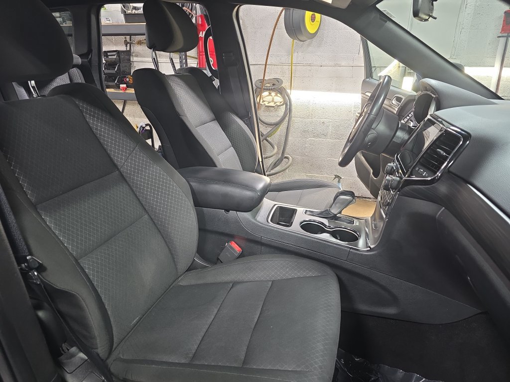 Used 2020 Jeep Grand Cherokee Laredo AWD/4WD image 10