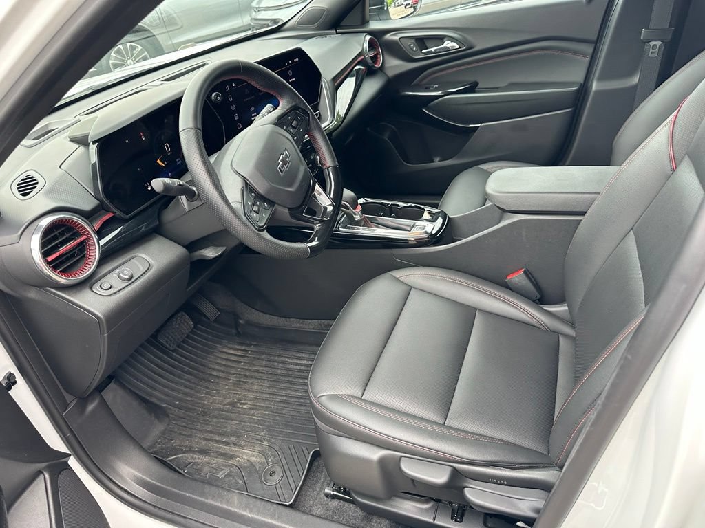 Used 2024 Chevrolet Trax RS w/ Driver Confidence Package FWD image 9
