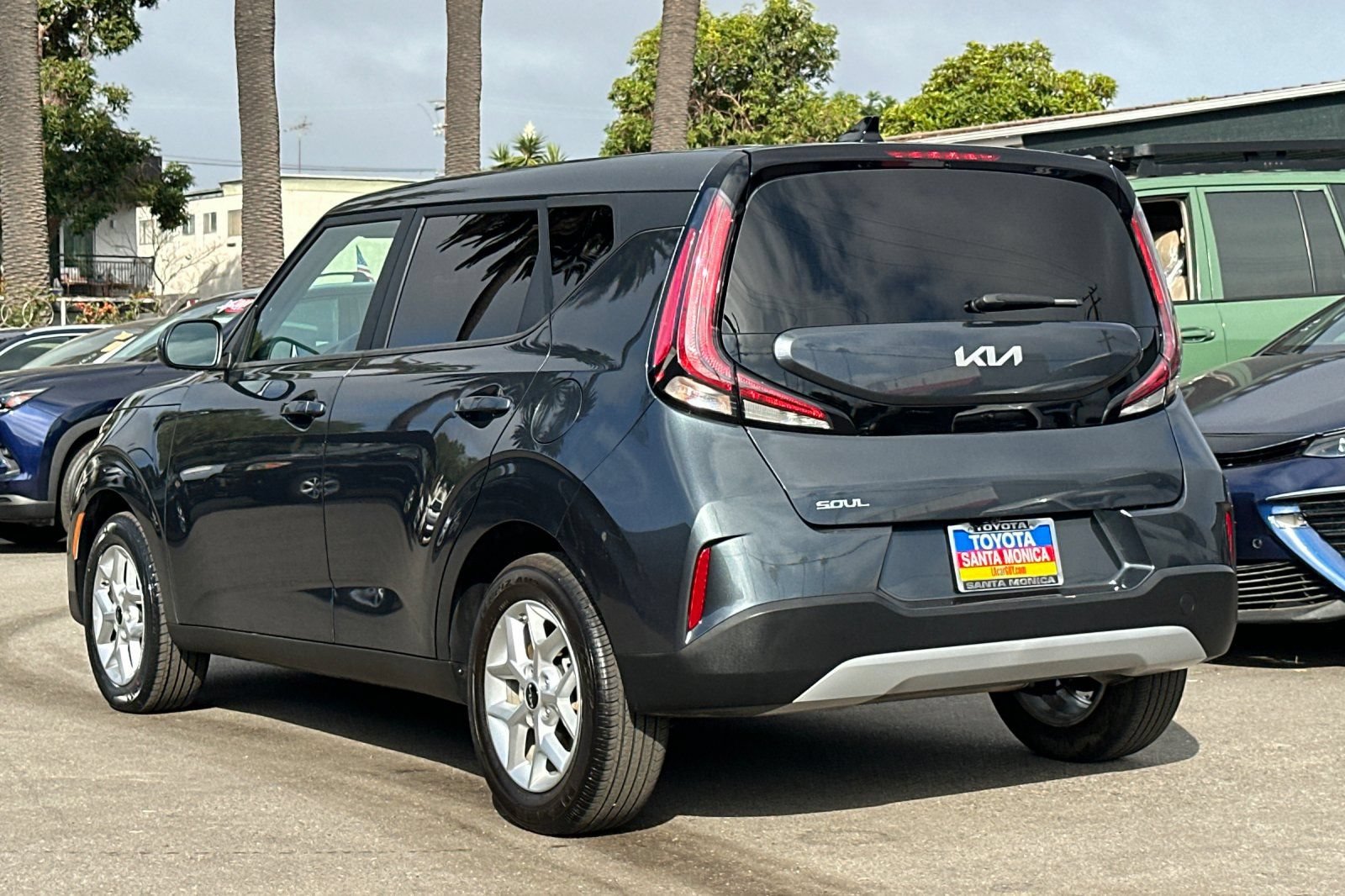 Used 2025 Kia Soul LX w/ LX Technology Package FWD image 6