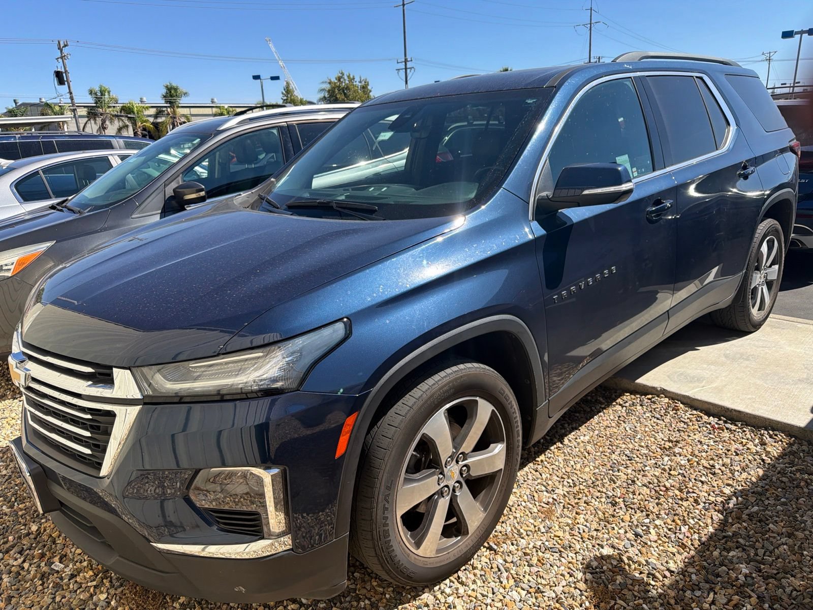 Used 2022 Chevrolet Traverse LT w/ LT Premium Package AWD/4WD image 1