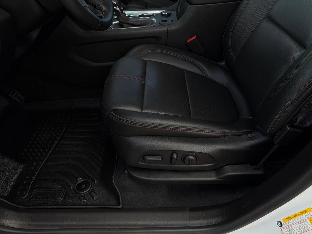 Used 2023 Chevrolet Traverse RS AWD/4WD image 13