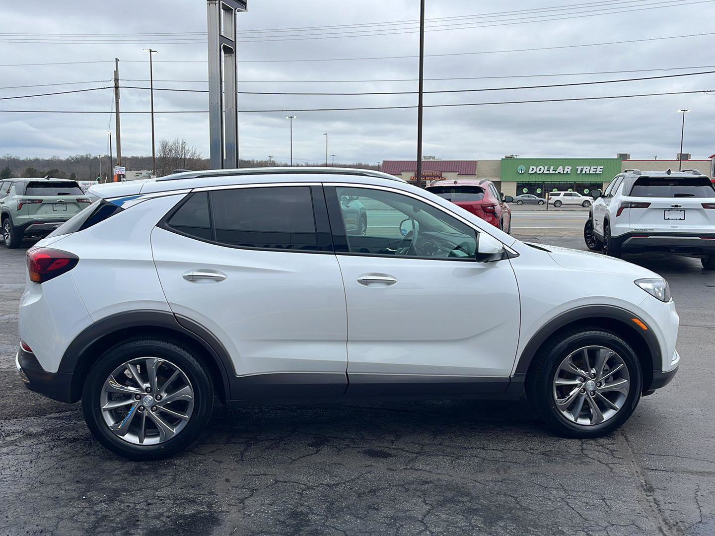 Used 2022 Buick Encore GX Essence w/ Advanced Technology Package FWD image 6