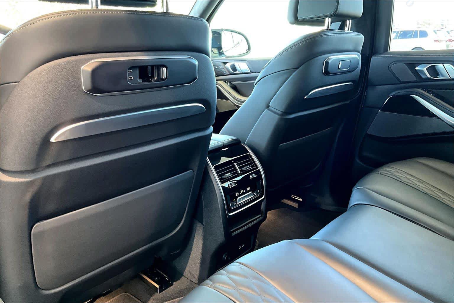 Used 2026 BMW X7 M60i AWD/4WD image 31