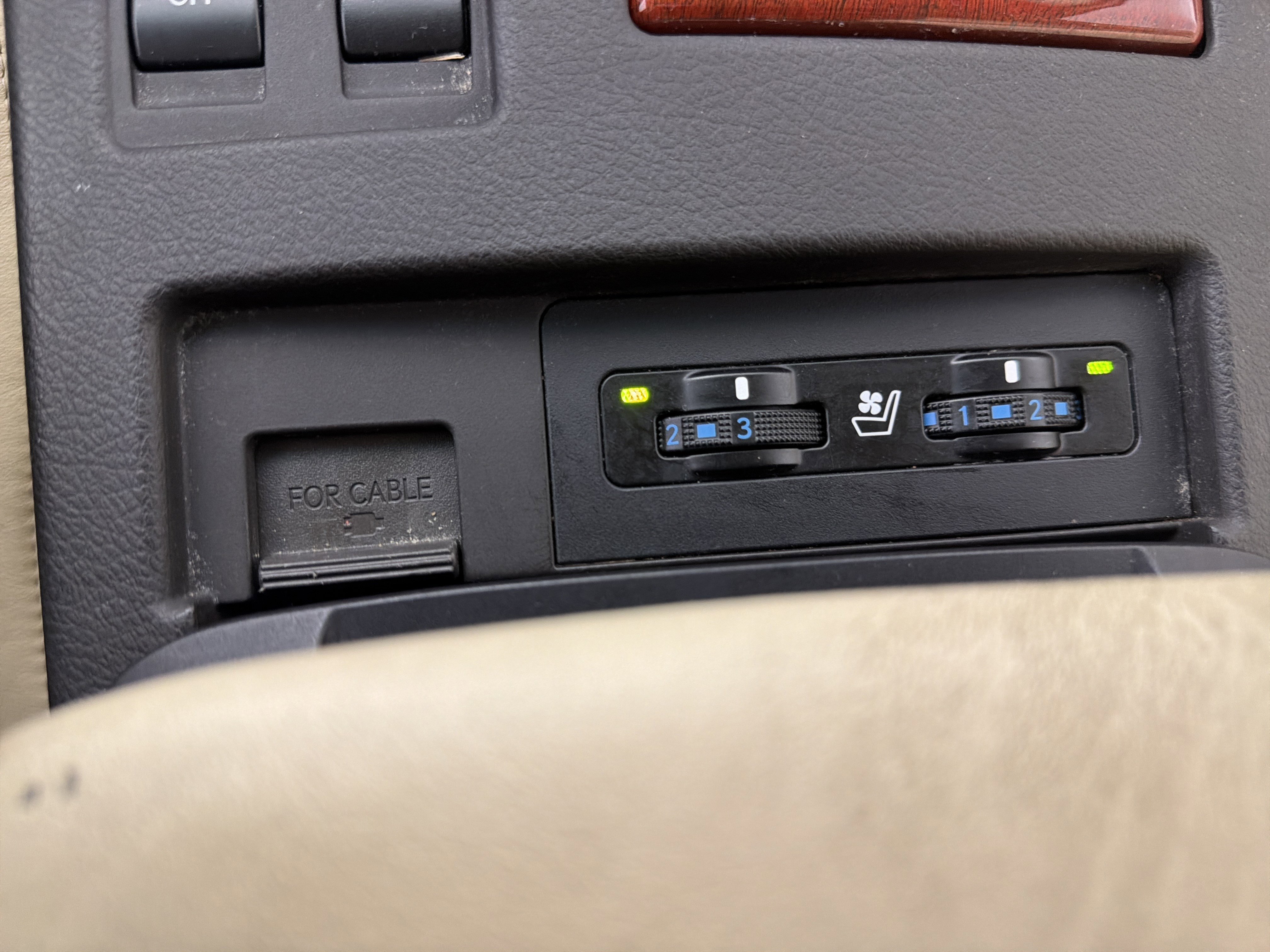 Used 2011 Lexus RX 450h AWD w/ Premium Pkg image 14