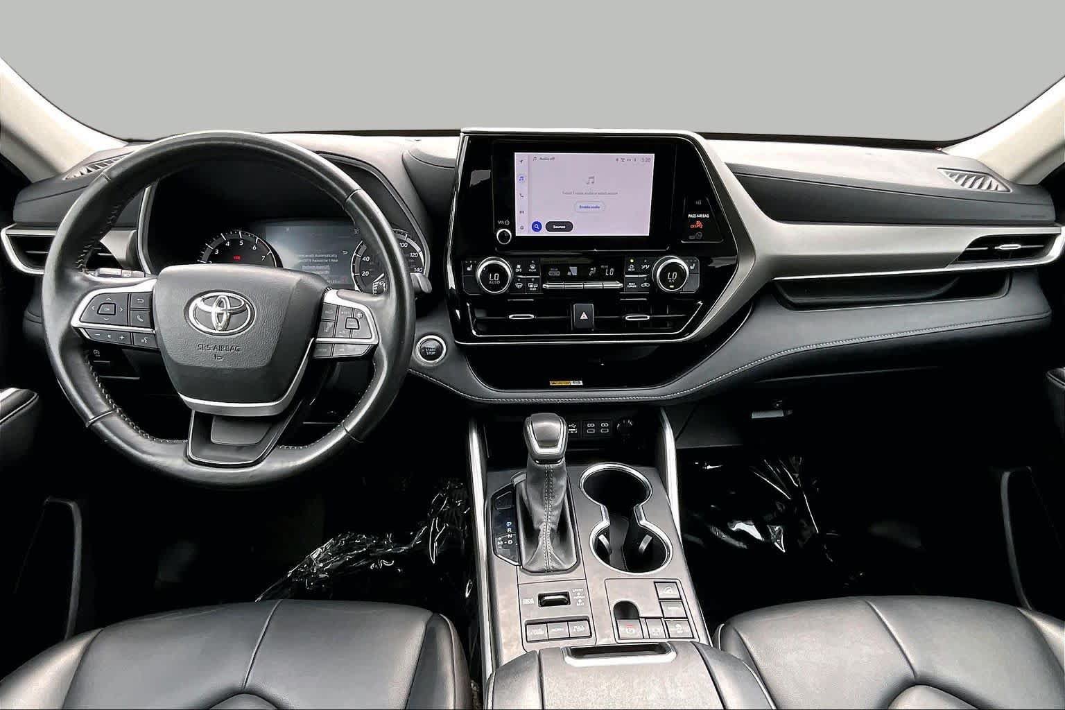 Used 2024 Toyota Highlander XLE AWD/4WD image 16