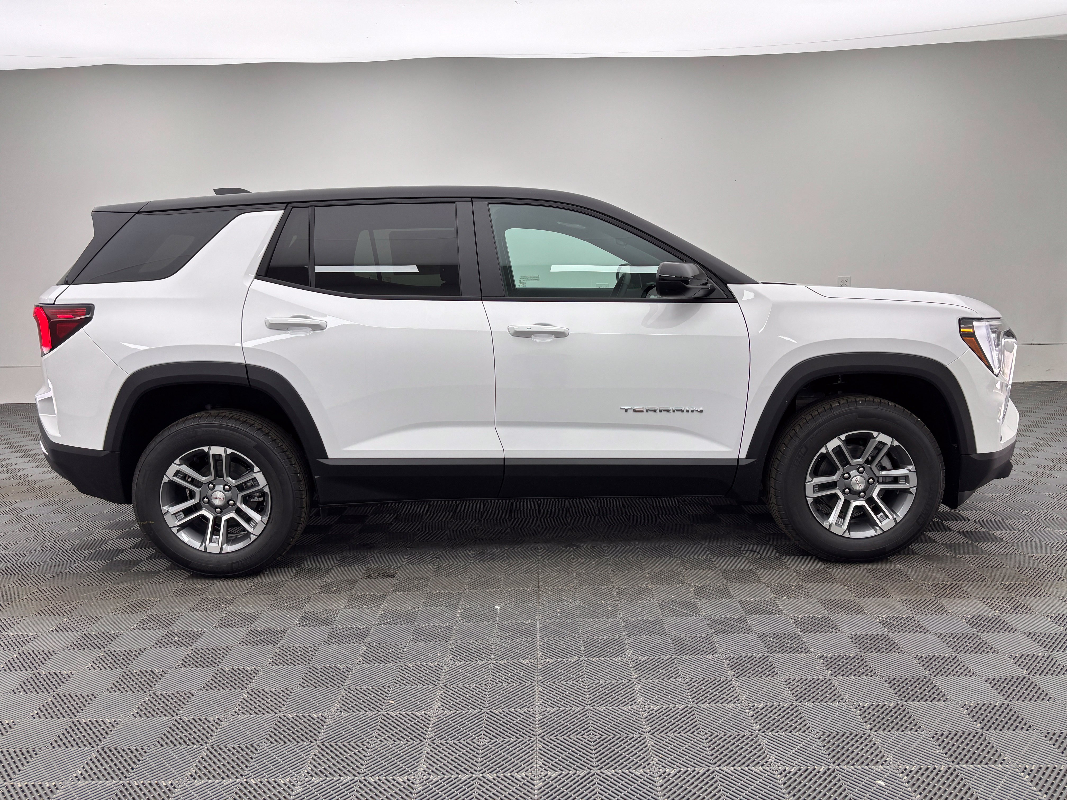 New 2027 GMC Terrain Elevation FWD image 6