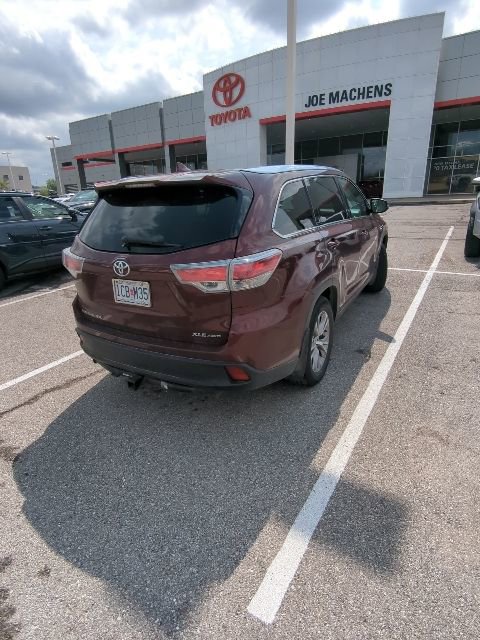 Used 2015 Toyota Highlander XLE image 9