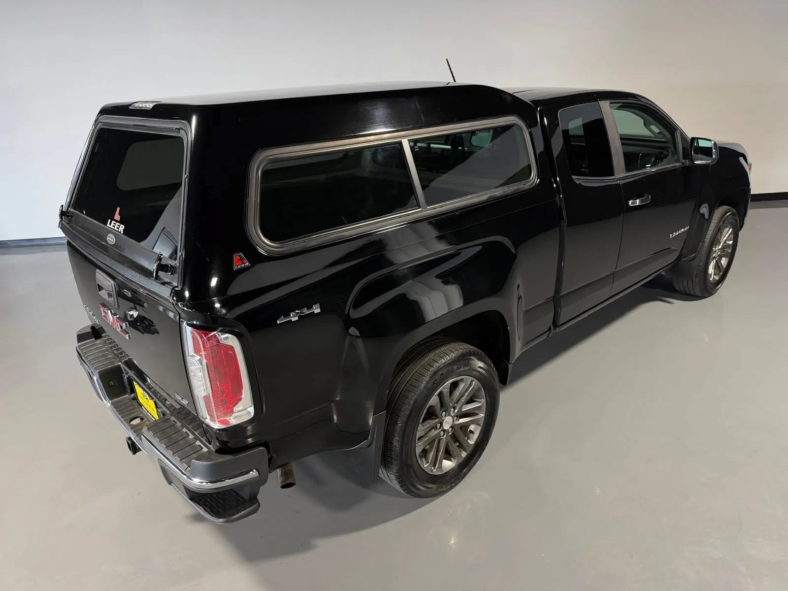 Used 2015 GMC Canyon SLT AWD/4WD image 34