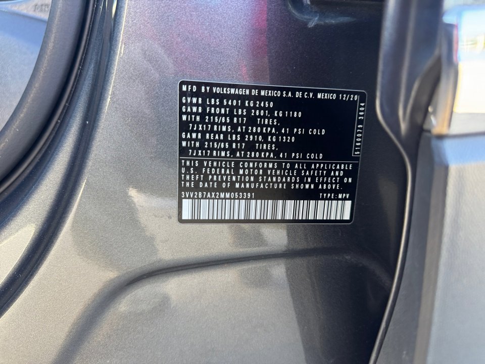 Used 2021 Volkswagen Tiguan SE image 39