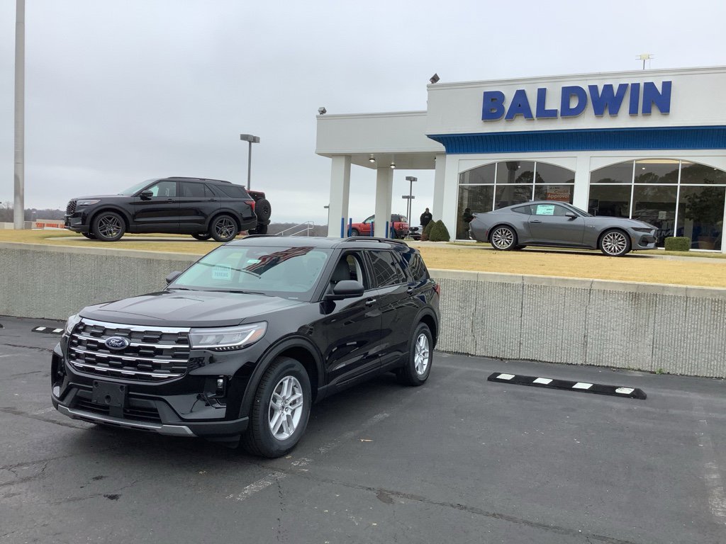 New 2026 Ford Explorer Active w/ Active Comfort Package image 3