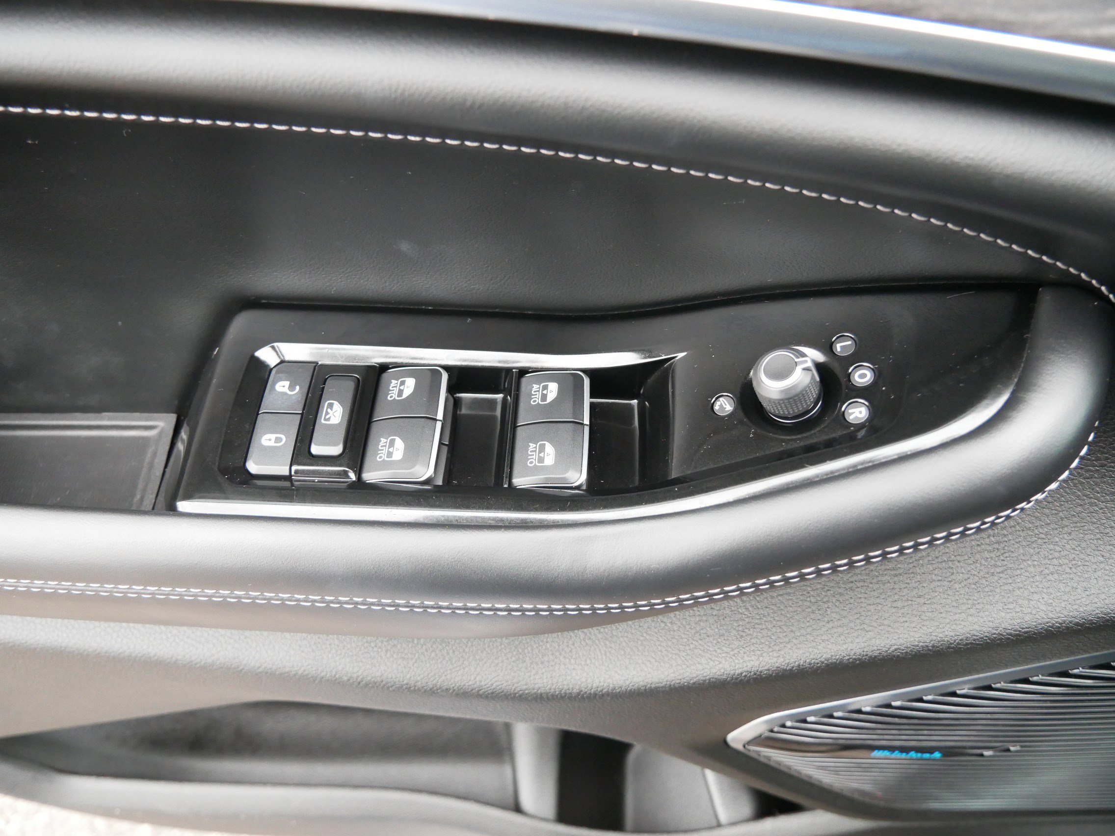 Used 2022 Jeep Grand Cherokee Overland w/ Luxury Tech Group IV image 20