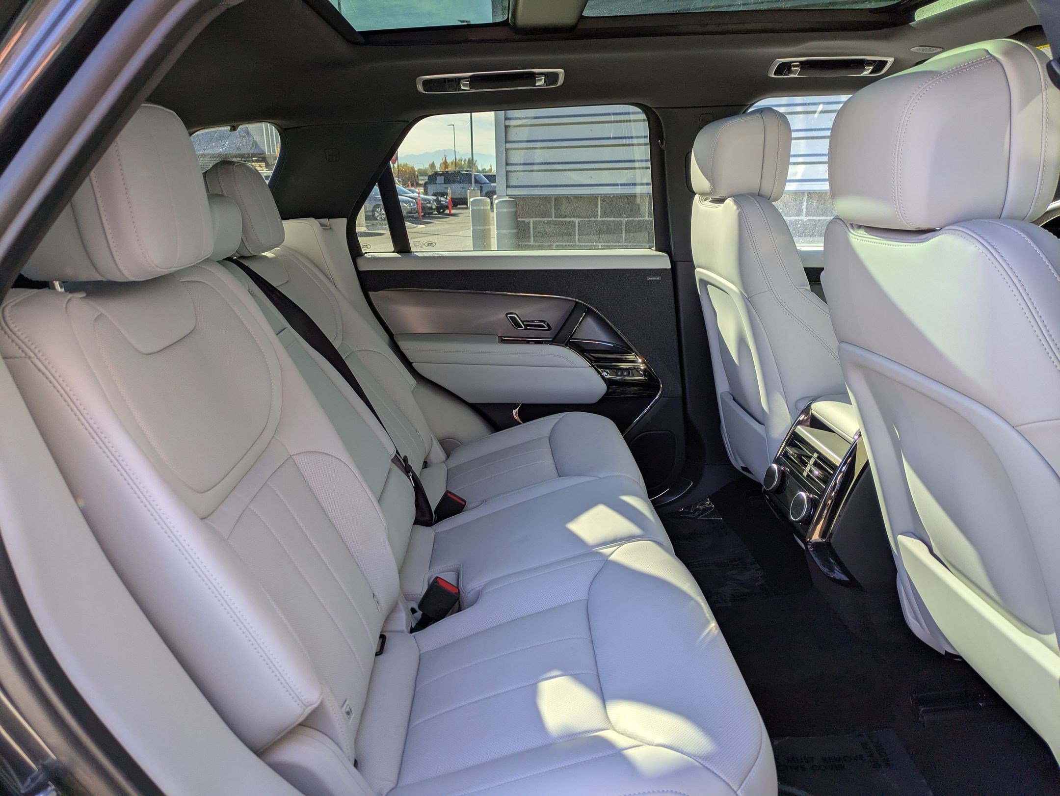 Used 2025 Land Rover Range Rover Sport SE image 29