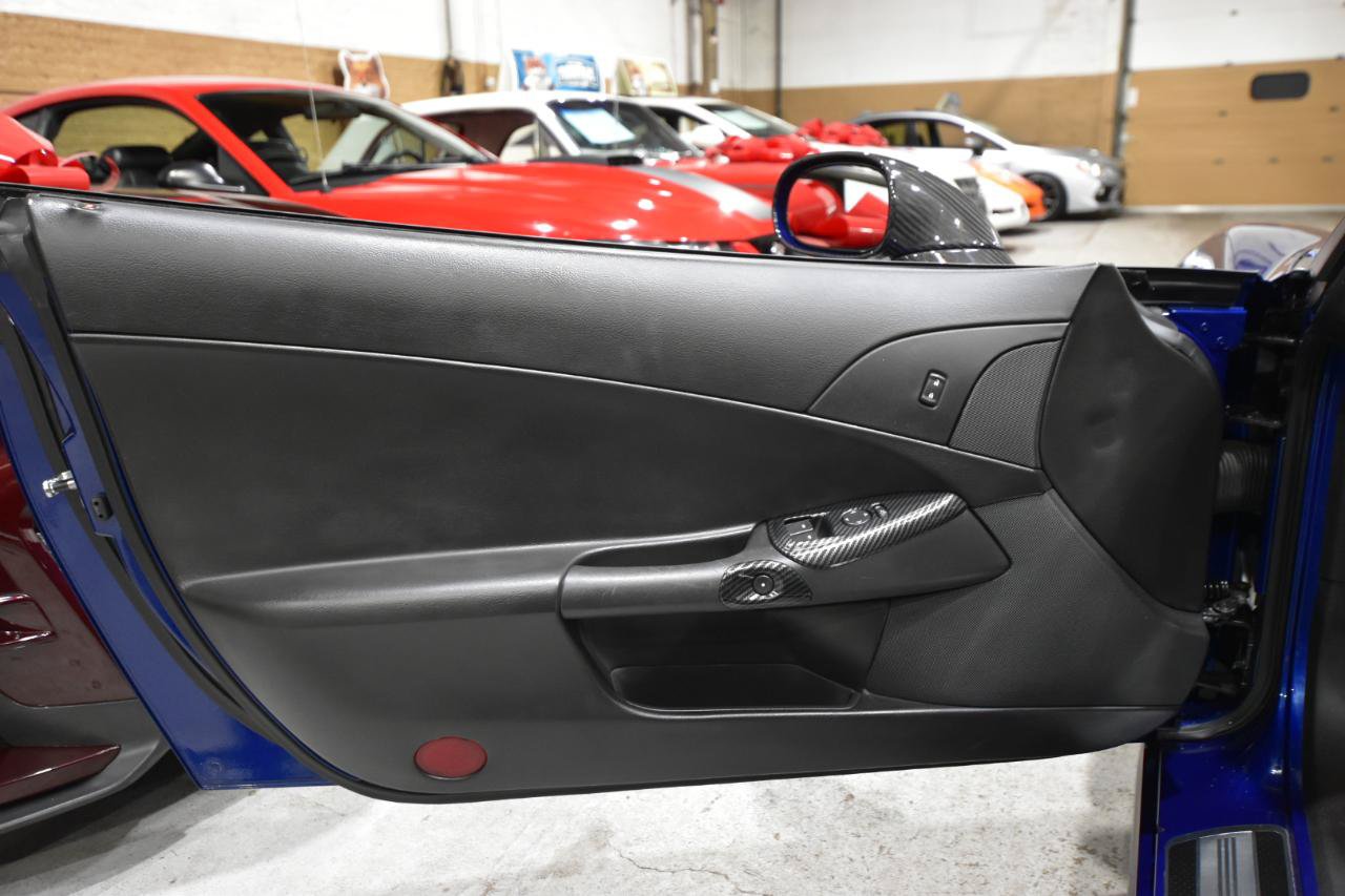 Used 2007 Chevrolet Corvette Coupe w/ Performance Package RWD image 14