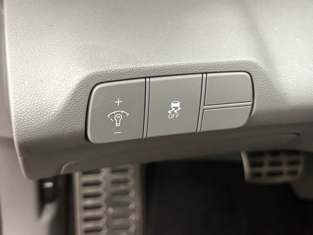 Used 2025 Hyundai Elantra Sport FWD image 13