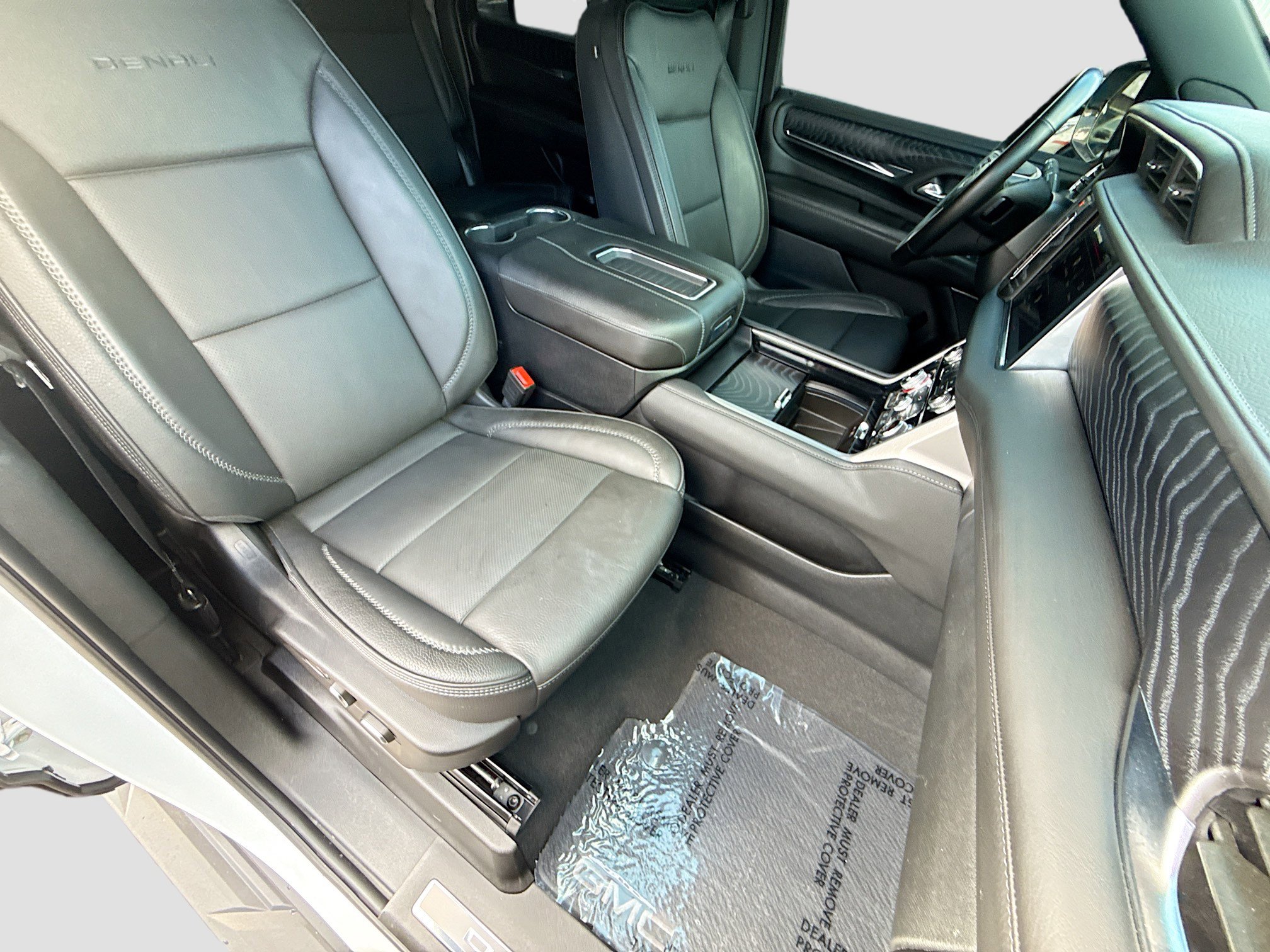 Used 2024 GMC Yukon XL Denali image 15