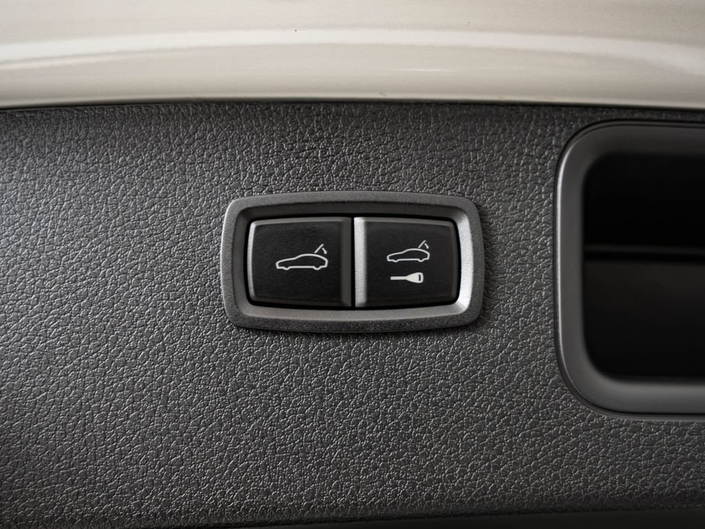 Certified 2026 Porsche Macan GTS AWD/4WD image 23