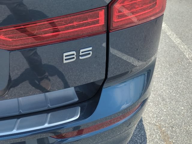 Used 2022 Volvo XC60 B5 Momentum w/ Climate Package FWD image 6