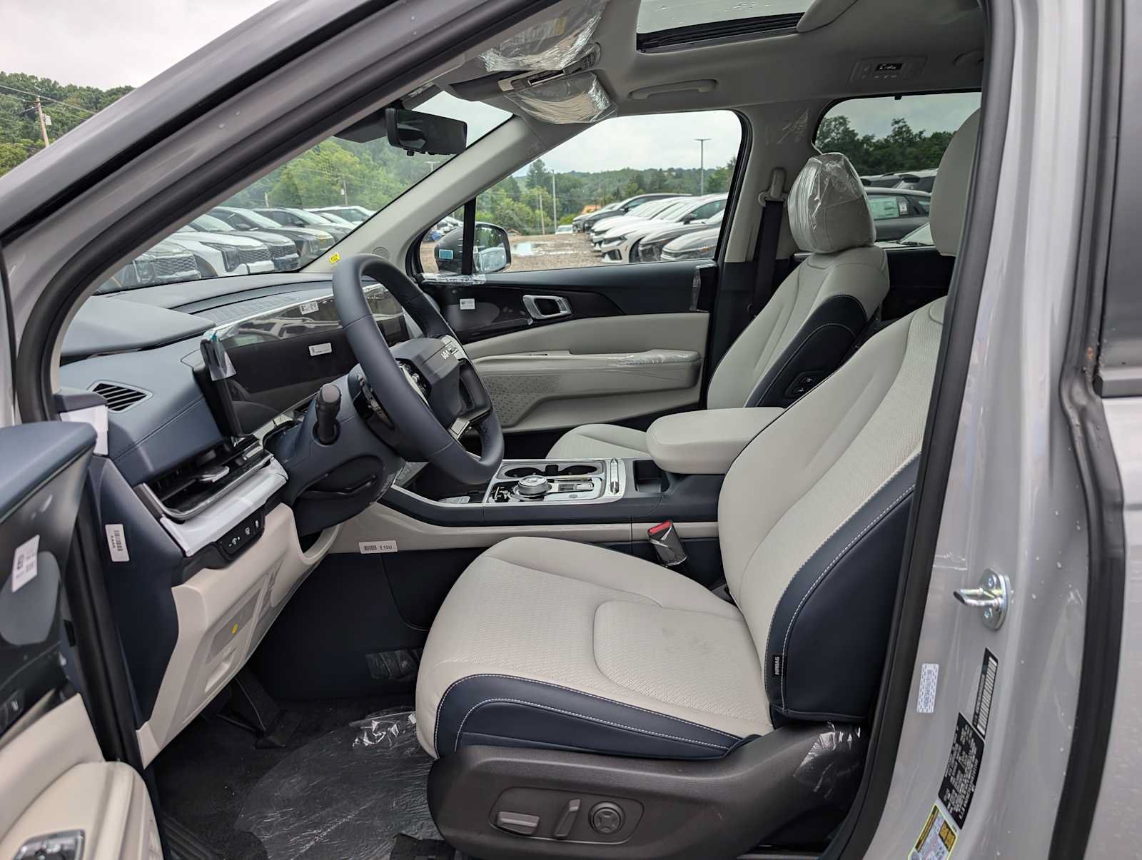 New 2027 Kia Carnival SX Prestige FWD image 4