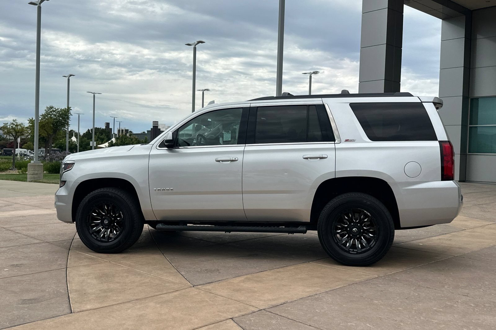 Used 2017 Chevrolet Tahoe LT w/ Luxury Package AWD/4WD image 7