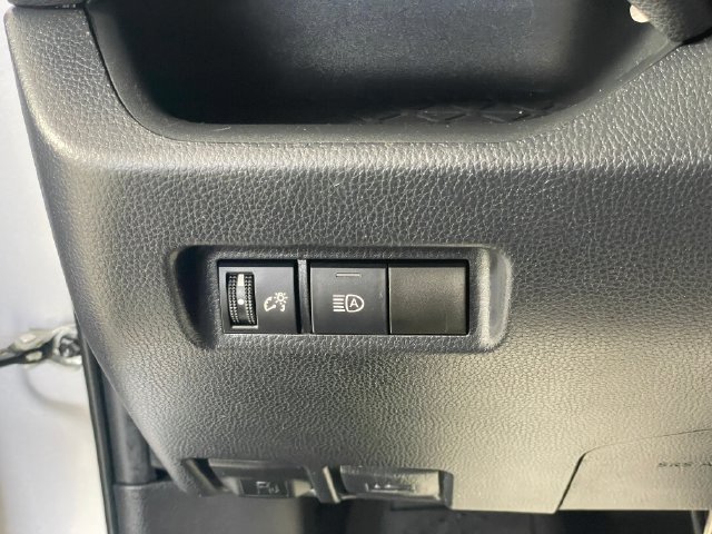 Used 2020 Toyota RAV4 LE AWD/4WD image 14
