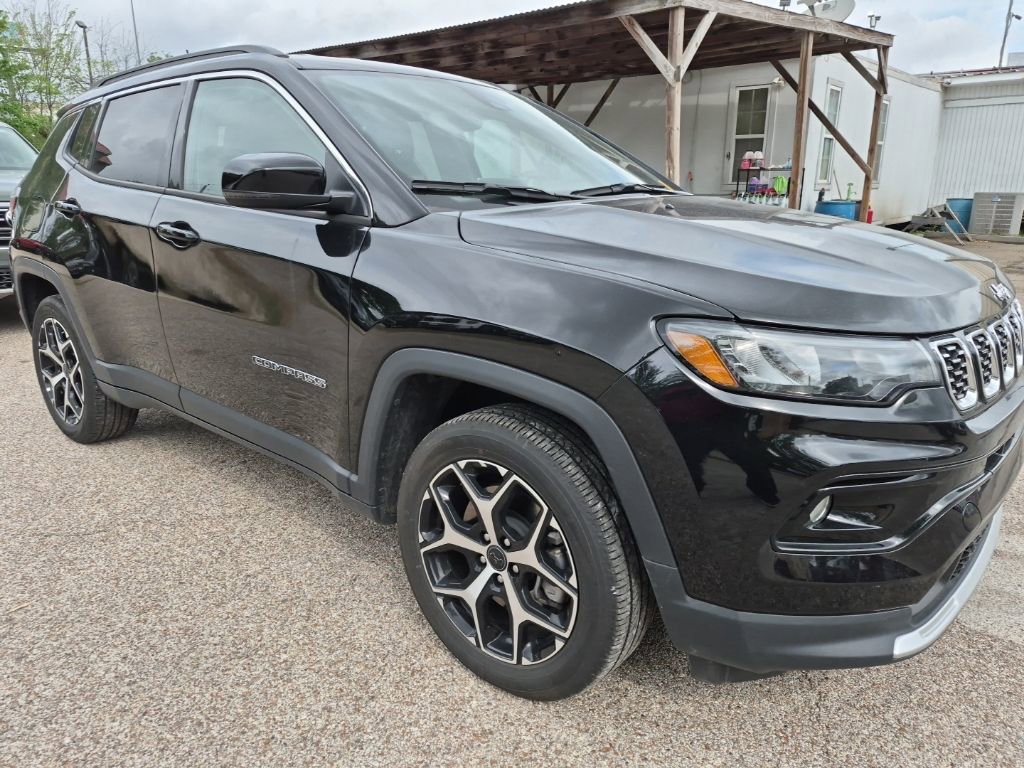 Used 2025 Jeep Compass Limited image 2