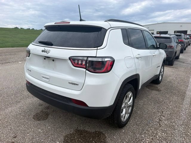 Used 2024 Jeep Compass Latitude AWD/4WD image 5